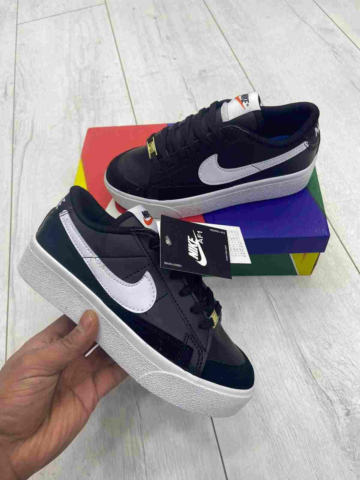 Sneakers Shoes Women's Sneakers NIKE 63778.jpg
