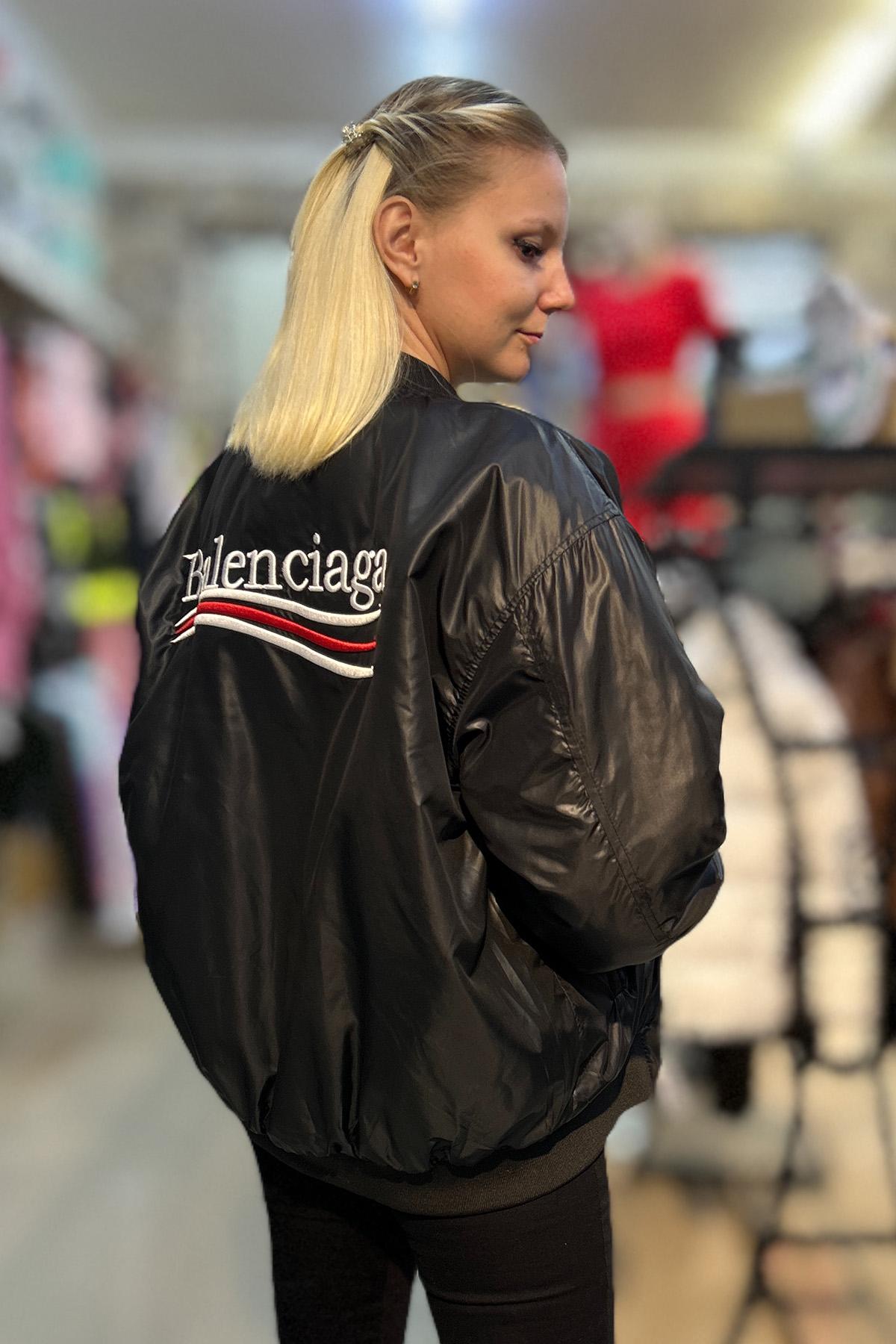 ტრენჩკოტი, საწვიმარი ქალის ქურთუკი BALENCIAGA 712.jpg