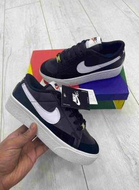 Shoes Women's Sneakers NIKE